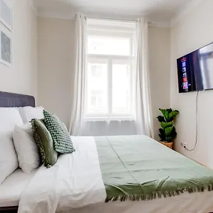https://apartment-on-smeckach.praguehotelsweb.com
